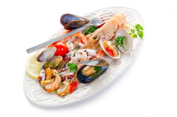 Ensalada de mar en el plato — Foto de Stock