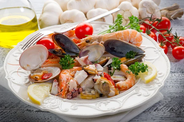 Sea salad on dish — Stock Photo, Image