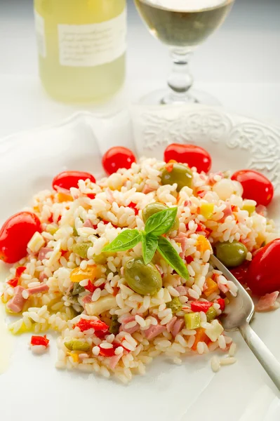 Salada de arroz frio — Fotografia de Stock