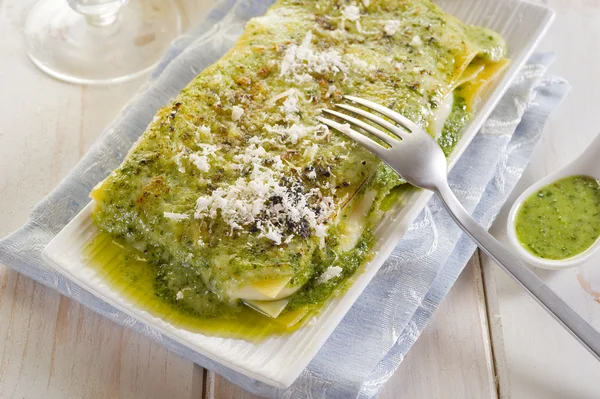 Vegetarische Pesto-Lasagne — Stockfoto