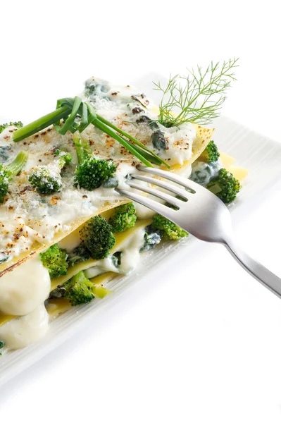 Vegetatarian lasagne z brokuły i szpinak — Zdjęcie stockowe