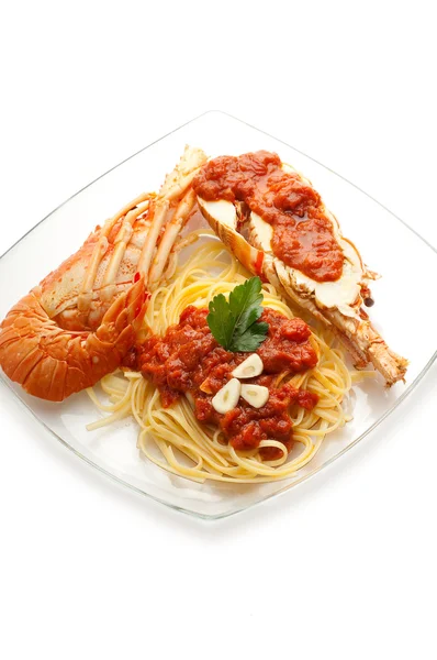 Spaghetti con aragosta e salsa di pomodoro — Foto Stock