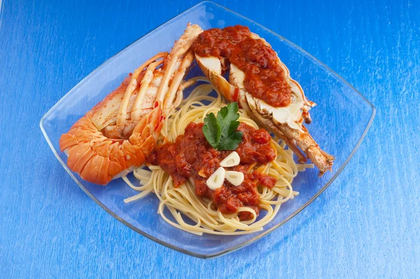 Spaghete cu sos de homar și roșii — Fotografie, imagine de stoc
