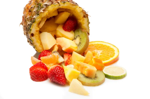 Salada de frutas tropicais em abacaxi — Fotografia de Stock