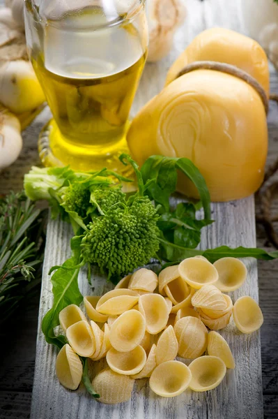 Raw orecchiette with turnip top — Stock Photo, Image