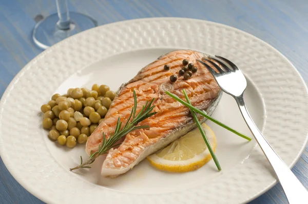 Grilled fresh salmon — Stock Photo, Image