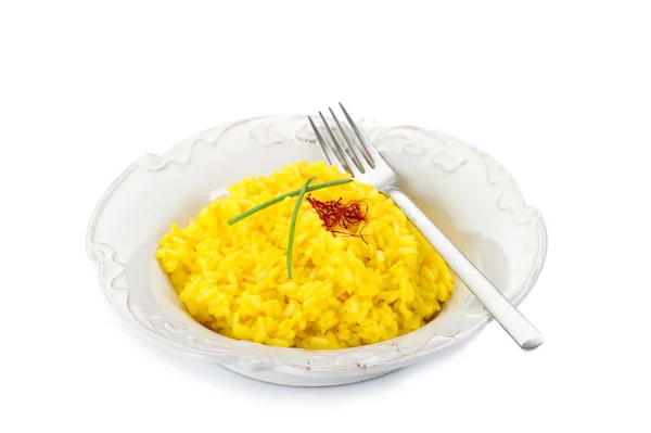 Рис с шафраном на блюде — стоковое фото
