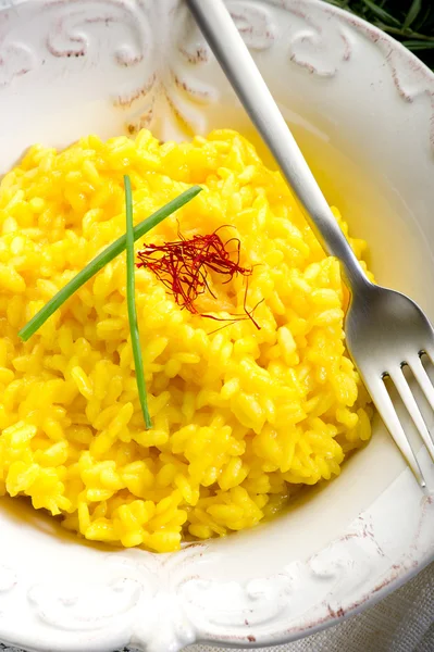 Saffraan rijst op schotel — Stockfoto
