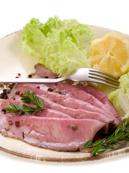 Carne asada con ensalada verde-rosbif e insalata —  Fotos de Stock