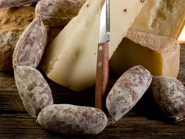 Salchichas y queso — Foto de Stock