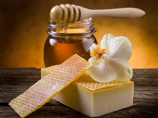 Natürliche hausgemachte Honigseife — Stockfoto