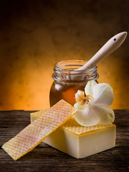 Sabão de mel caseiro natural — Fotografia de Stock
