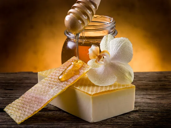Savon miel naturel fait maison — Photo