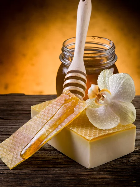 Savon miel naturel fait maison — Photo