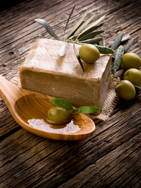 Мыло ручной работы из оливкового масла — стоковое фото