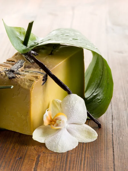 Természetes illatos házi vaníliás szappan — Stock Fotó