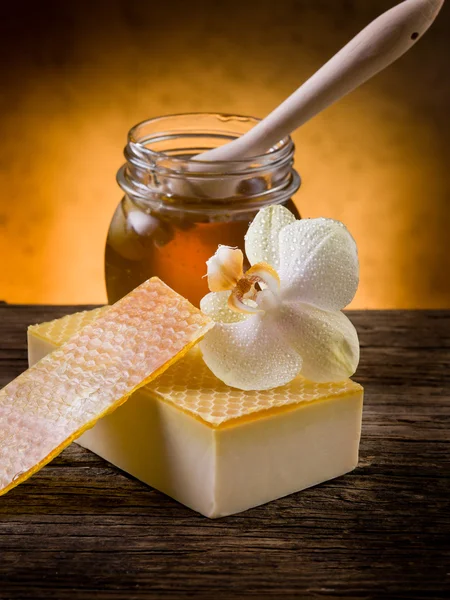 天然自制蜂蜜皂 — 图库照片