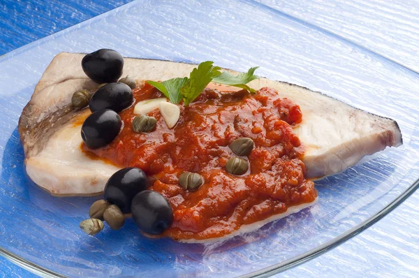 Рыба-меч alla messinese типичный итальянский рецепт — стоковое фото