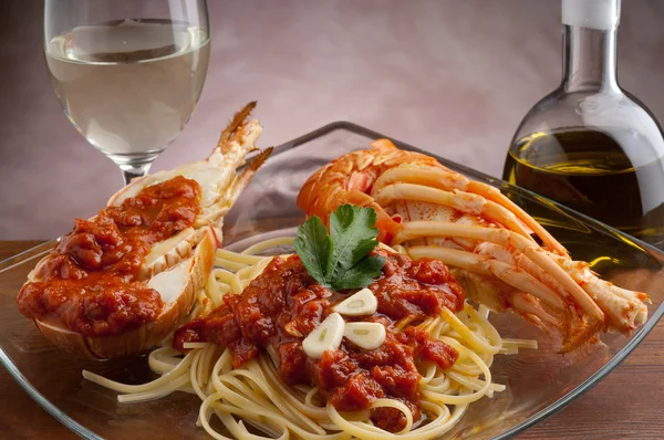 Spaghetti with lobster and tomato sauce — Stock Photo, Image