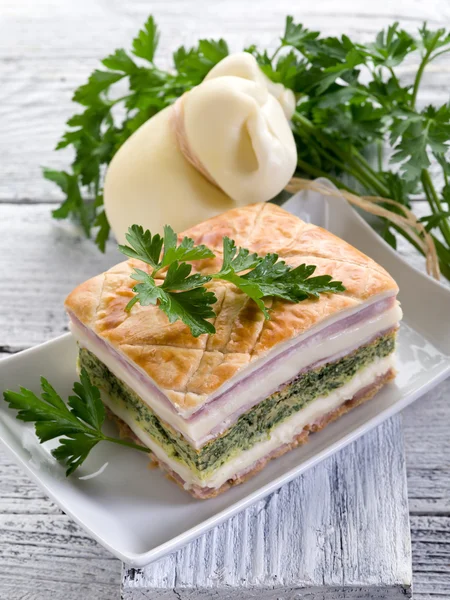 Quiche with ham cheese and spinach — Stock Photo, Image