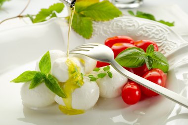 mozzarella ve domates