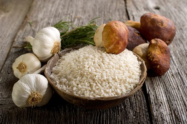 원시 쌀과 cep 버섯 — 스톡 사진