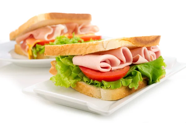 Сэндвич с ветчиной индейки и салатом — стоковое фото