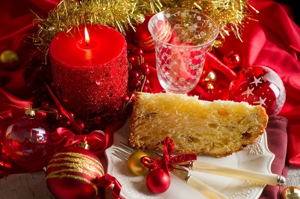 Tradycyjny włoski deser Boże Narodzenie panettone — Zdjęcie stockowe