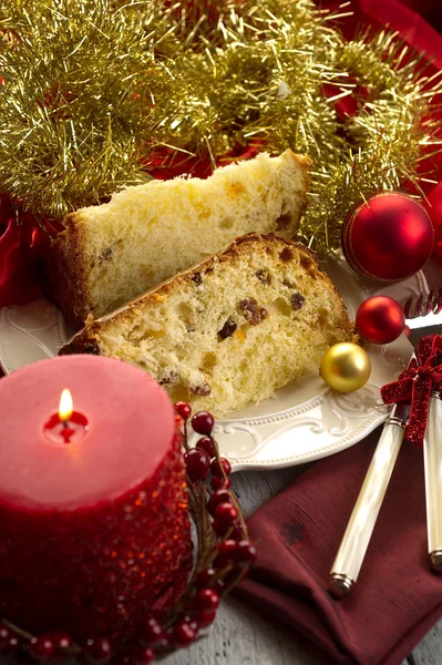 Panettone dolce tradizionale natalizio italiano — Foto Stock
