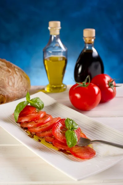 Sliced tomatoes on dish — Stock Photo, Image