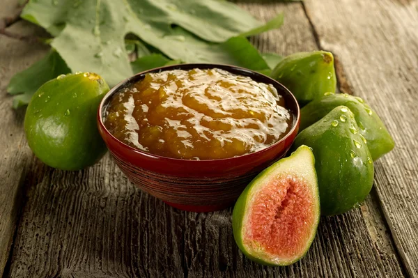 Figs jam on wood background — Stock Photo, Image
