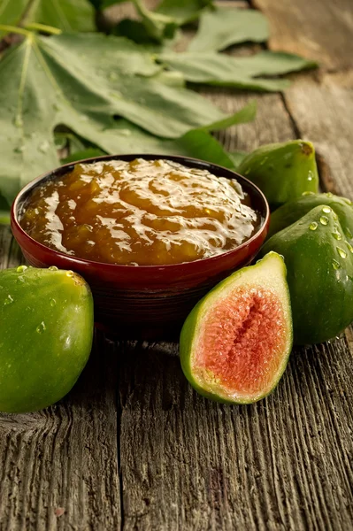 Figs jam on wood background — Stock Photo, Image