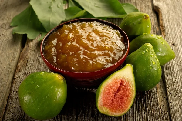 Figs jam on wood background — Stock Photo, Image