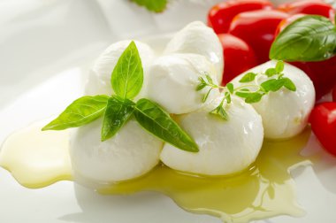 mozzarella ve domates