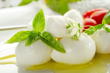 mozzarella ve domates