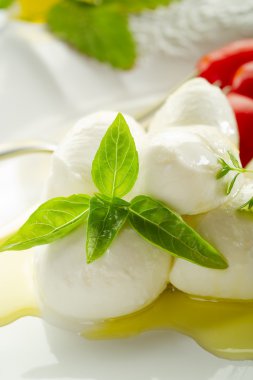 mozzarella ve domates