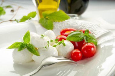 mozzarella ve domates