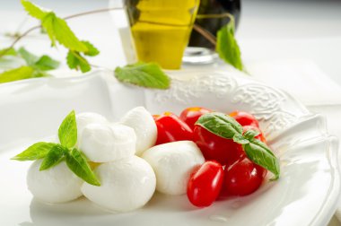 mozzarella ve domates