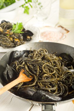 mürekkep mürekkep balığı spagetti