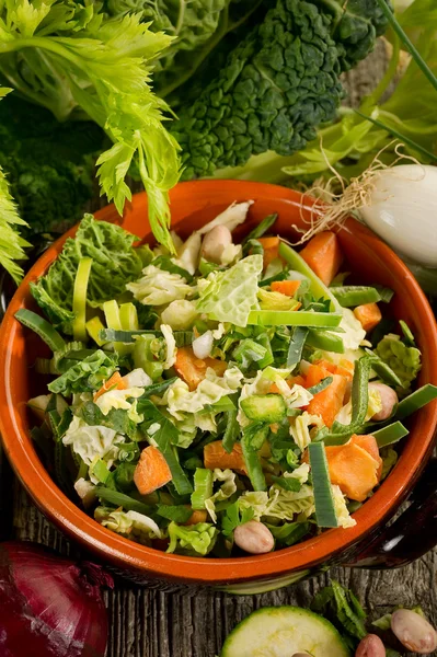 Kawałek odmiany warzyw gotowy do zupy — Zdjęcie stockowe