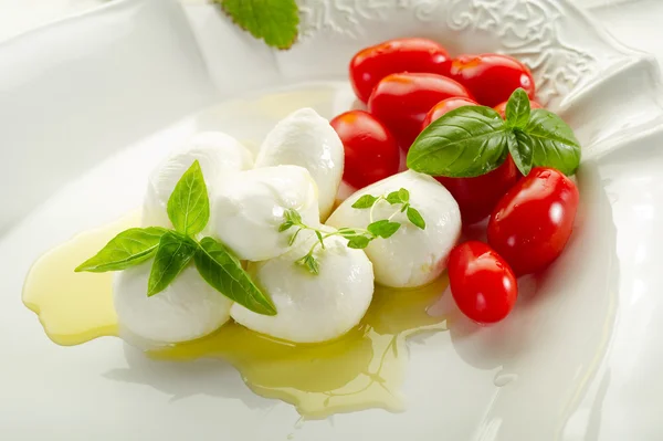 Mozzarella y tomates —  Fotos de Stock