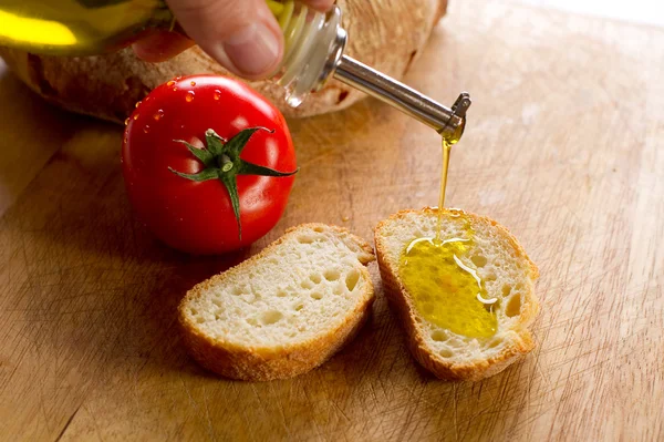 Tomato bread and olive oil — Stock Photo, Image