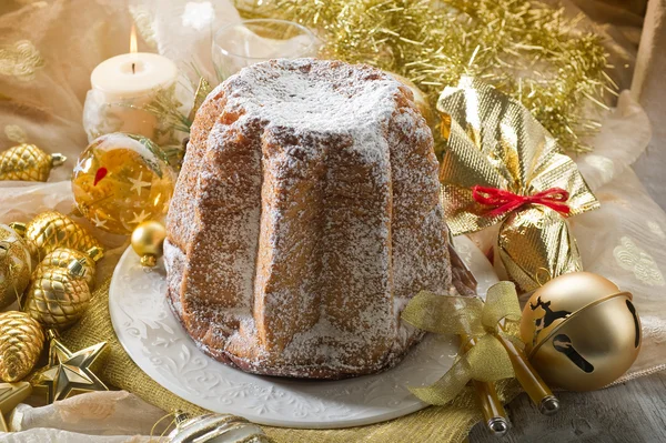 Pandoro torta di Natale tradizionale italiana — Foto Stock