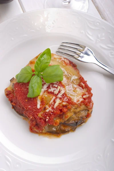 Parmigiana receita italiana tradicional com berinjela — Fotografia de Stock