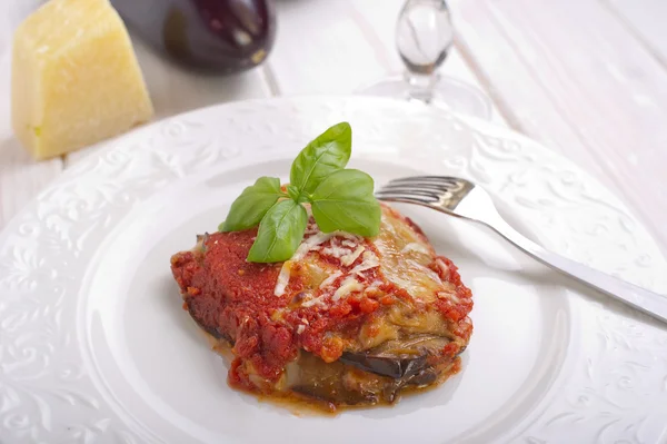 Parmigiana traditional italian recipe with eggplant — Stock Photo, Image