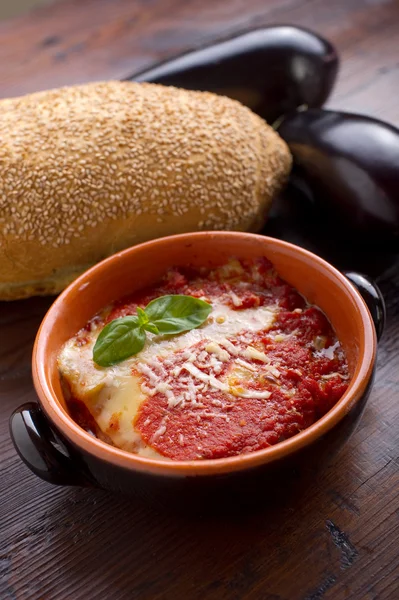 Parmigiana traditioneel Italiaans recept met aubergine — Stockfoto