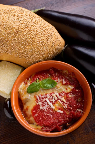 Parmigiana ricetta tradizionale italiana con melanzane — Foto Stock