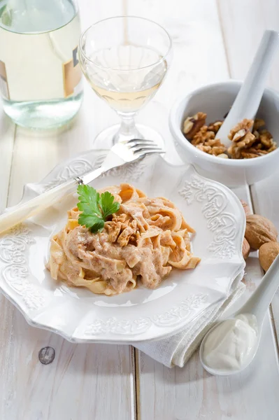 Pasta with nuts and cream sauce — Stock Photo, Image