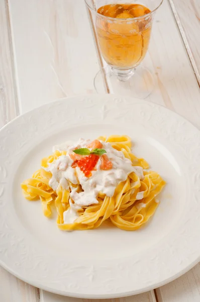 Pasta with salmon and cream sauce — Stock Photo, Image