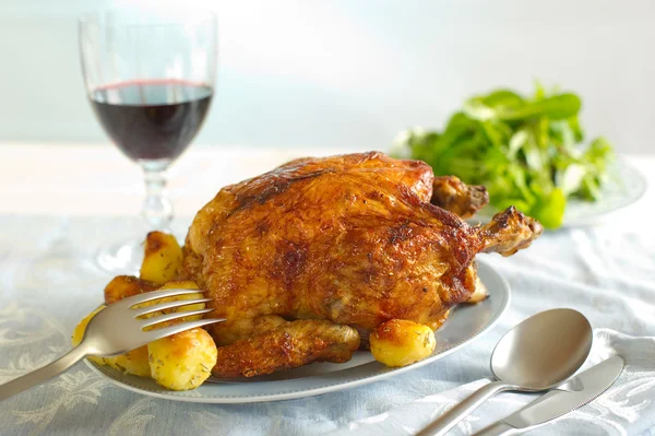 Rostad kyckling med potatis — Stockfoto
